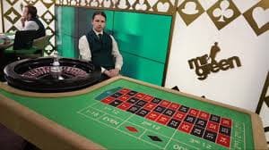 Antarmuka mobile usd 777 menampilkan The Dog House dan permainan slot lainnya